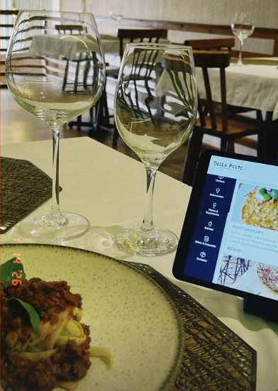 Chef Proprietário da Della Peste usando o Minichef